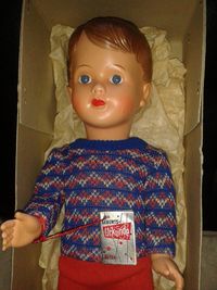 Diese Puppe befindet sich noch im original Karton
